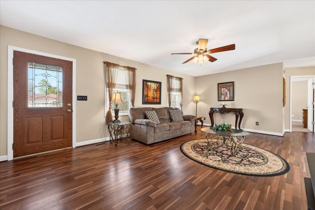 104 Oak Crest Dr, Tennessee Ridge, TN 37178