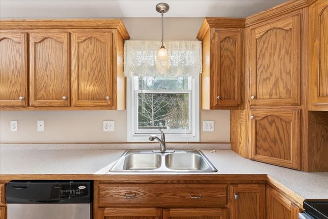 104 Oak Crest Dr, Tennessee Ridge, TN 37178