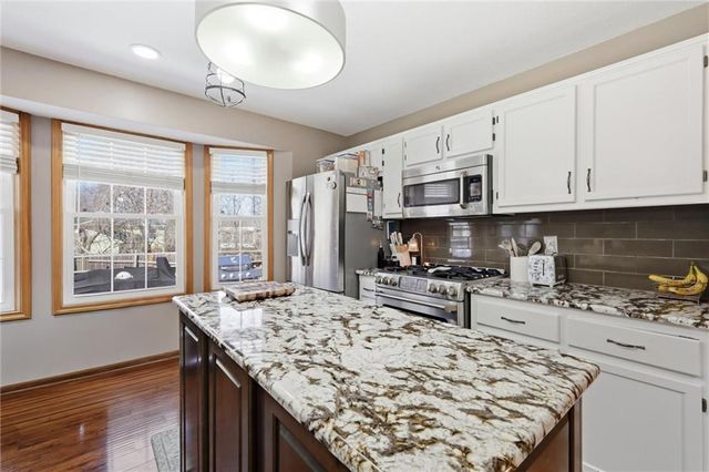 1916 NE Gatewood Drive, Lee's Summit, MO 64086