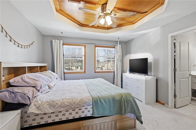 1916 NE Gatewood Drive, Lee's Summit, MO 64086