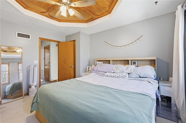 1916 NE Gatewood Drive, Lee's Summit, MO 64086