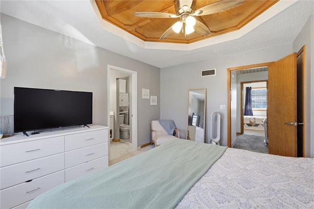 1916 NE Gatewood Drive, Lee's Summit, MO 64086