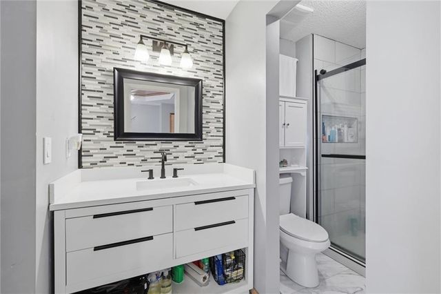 1916 NE Gatewood Drive, Lee's Summit, MO 64086