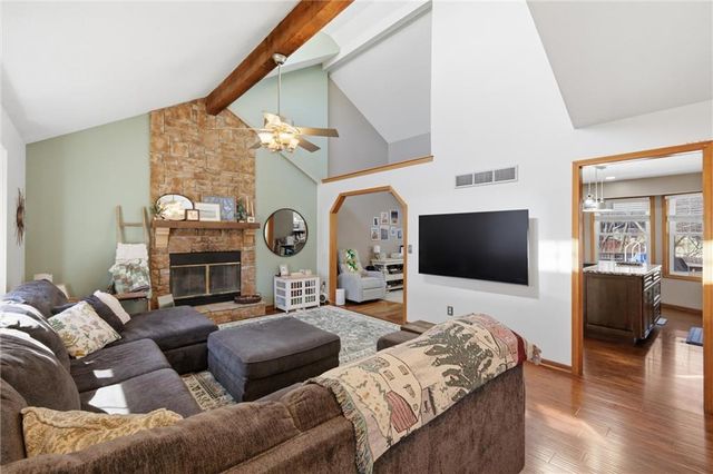 1916 NE Gatewood Drive, Lee's Summit, MO 64086