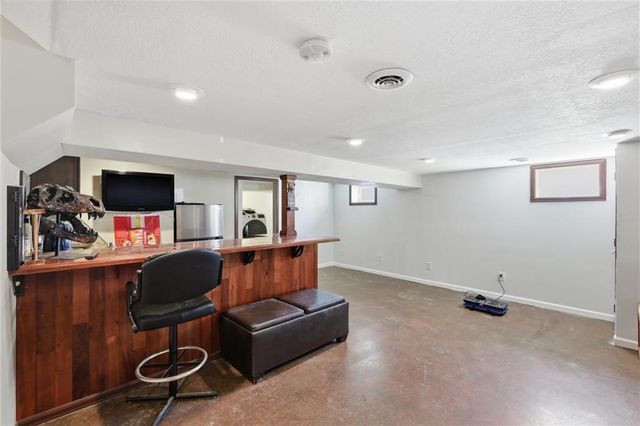 1916 NE Gatewood Drive, Lee's Summit, MO 64086