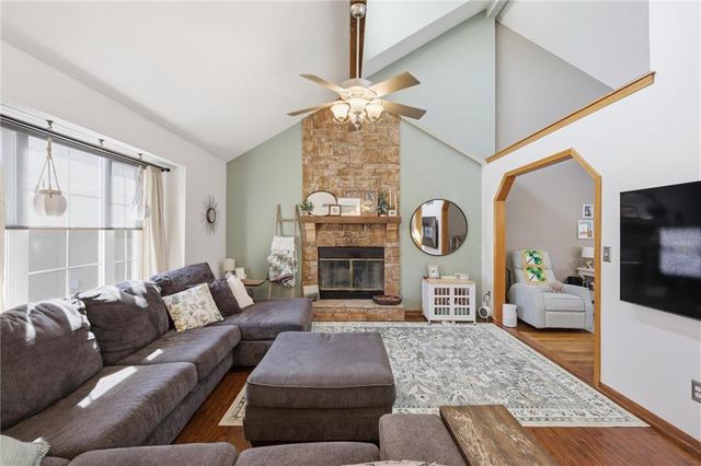 1916 NE Gatewood Drive, Lee's Summit, MO 64086