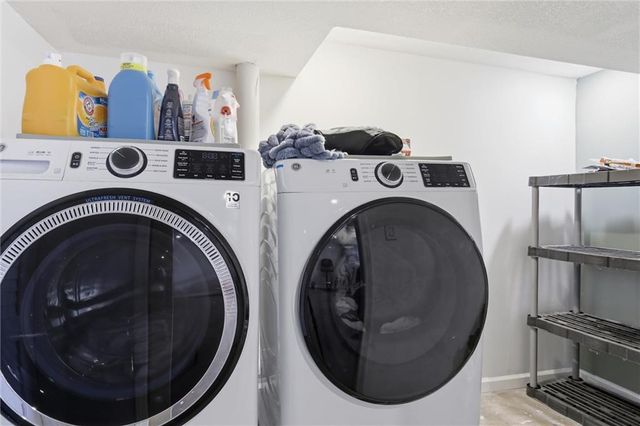 1916 NE Gatewood Drive, Lee's Summit, MO 64086