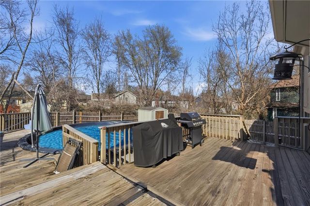 1916 NE Gatewood Drive, Lee's Summit, MO 64086