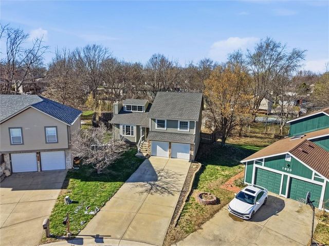 1916 NE Gatewood Drive, Lee's Summit, MO 64086