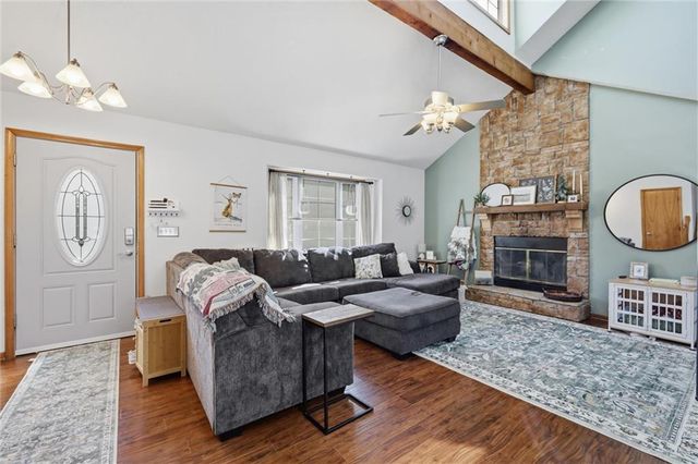 1916 NE Gatewood Drive, Lee's Summit, MO 64086