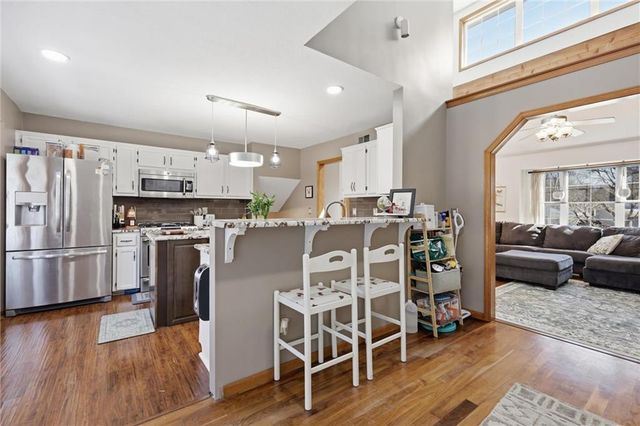 1916 NE Gatewood Drive, Lee's Summit, MO 64086