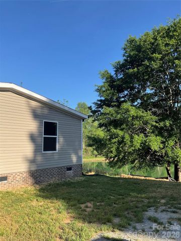 2226 Harris Henrietta Road, Mooresboro, NC 28114