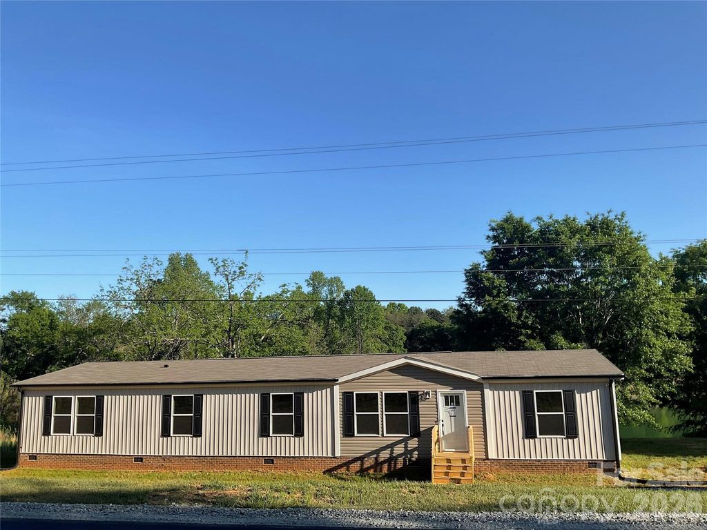 2226 Harris Henrietta Road, Mooresboro, NC 28114