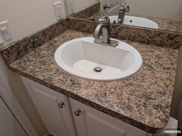 2471 7th Street, Fort Lee, NJ 07024