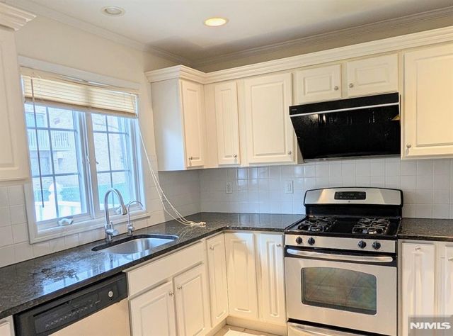 2471 7th Street, Fort Lee, NJ 07024