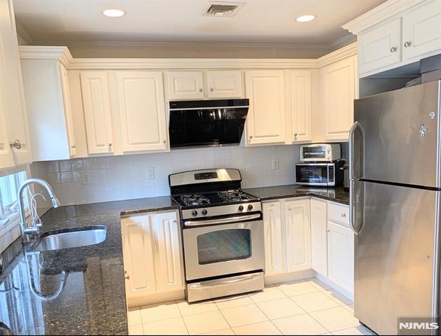 2471 7th Street, Fort Lee, NJ 07024