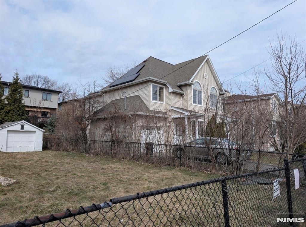 2471 7th Street, Fort Lee, NJ 07024