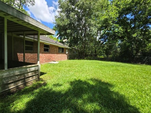 509 Bobcat Lane, Daisetta, TX 77533