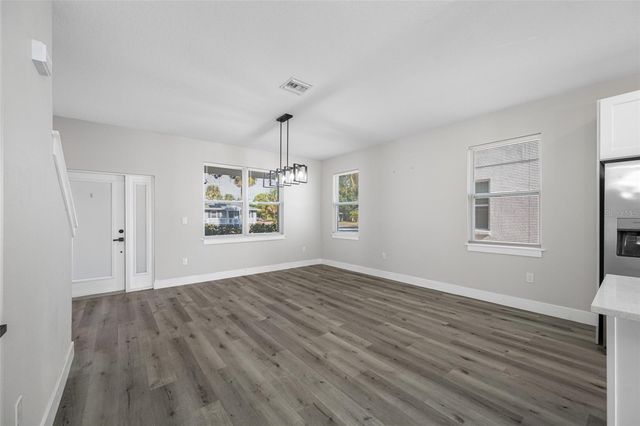 6910 DARTMOUTH AVENUE N, St Petersburg, FL 33710