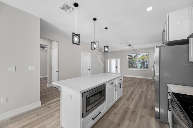 6910 DARTMOUTH AVENUE N, St Petersburg, FL 33710