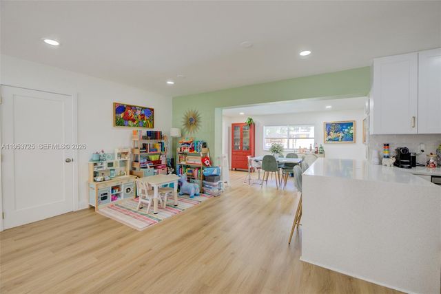 1765 NE 145th St, Miami, FL 33181