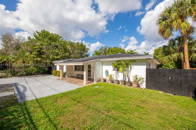 1765 NE 145th St, Miami, FL 33181