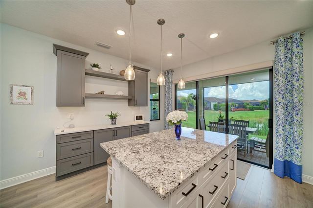 5286 BARNETT CIRCLE, Bradenton, FL 34211