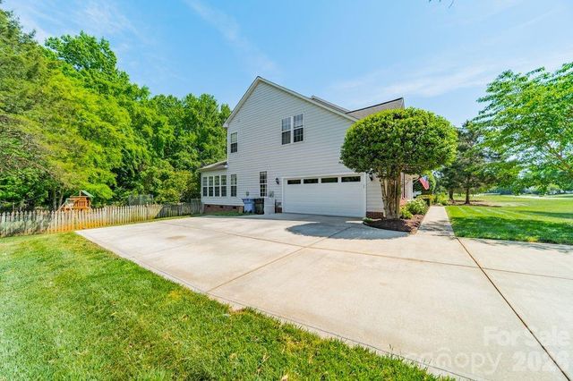 2316 Heath Lake Drive, Mint Hill, NC 28227