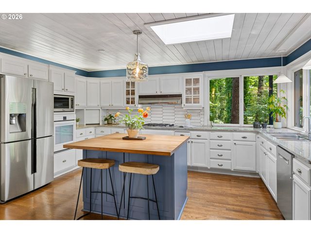 18148 PIONEER Ct, Lake Oswego, OR 97034