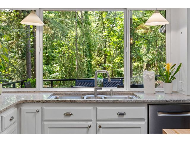 18148 PIONEER Ct, Lake Oswego, OR 97034