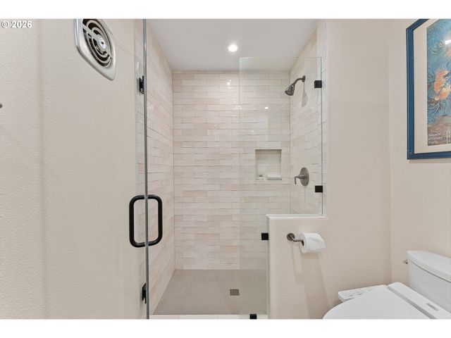 18148 PIONEER Ct, Lake Oswego, OR 97034