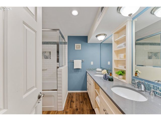 18148 PIONEER Ct, Lake Oswego, OR 97034