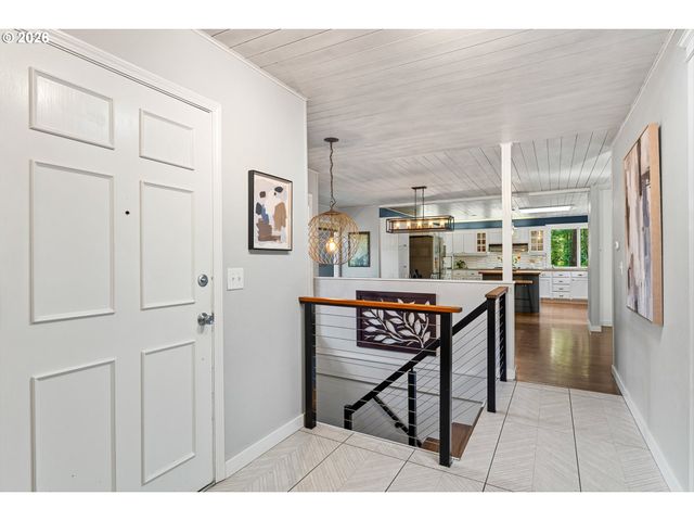 18148 PIONEER Ct, Lake Oswego, OR 97034