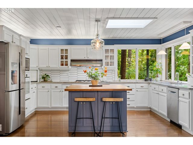 18148 PIONEER Ct, Lake Oswego, OR 97034