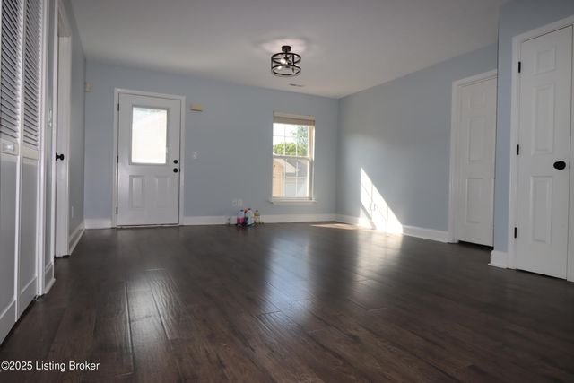 9709 Williamsborough Ln, Louisville, KY 40291