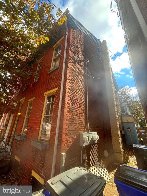 322 CHESTNUT ST, Pottstown, PA 19464