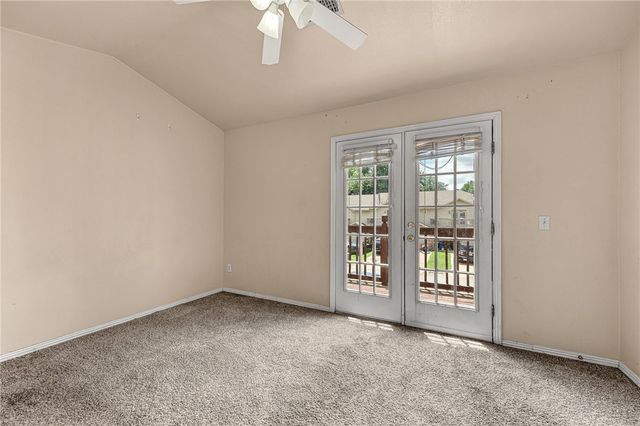 838 W Peachtree Drive, Fayetteville, AR 72703