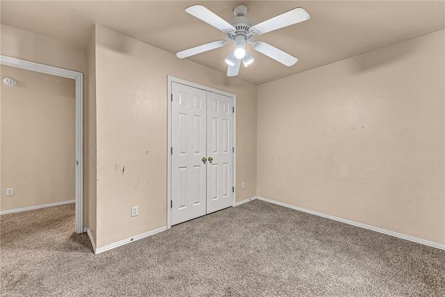 838 W Peachtree Drive, Fayetteville, AR 72703