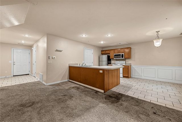 838 W Peachtree Drive, Fayetteville, AR 72703