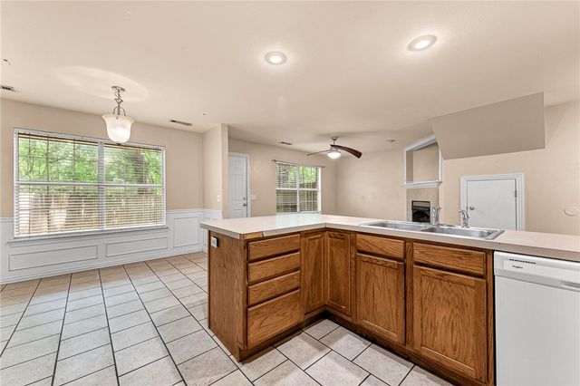 838 W Peachtree Drive, Fayetteville, AR 72703