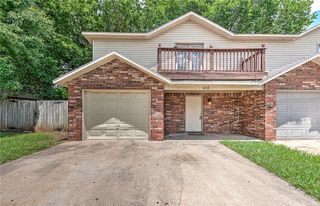 838 W Peachtree Drive, Fayetteville, AR 72703