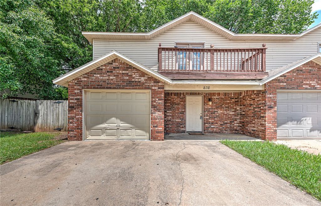 838 W Peachtree Drive, Fayetteville, AR 72703