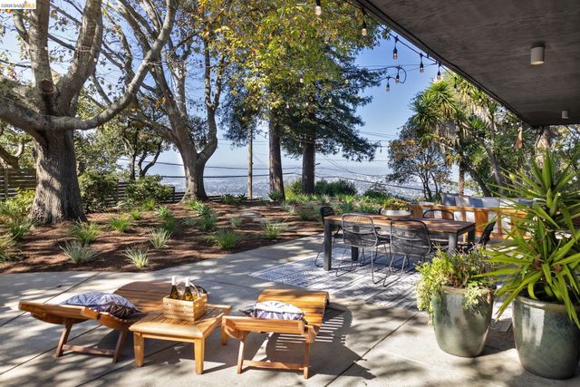 3560 Brunell Dr, Oakland, CA 94602