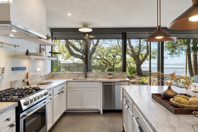 3560 Brunell Dr, Oakland, CA 94602