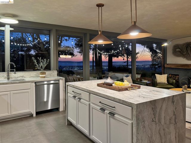 3560 Brunell Dr, Oakland, CA 94602