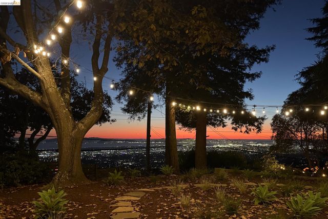 3560 Brunell Dr, Oakland, CA 94602
