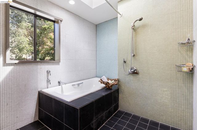 3560 Brunell Dr, Oakland, CA 94602