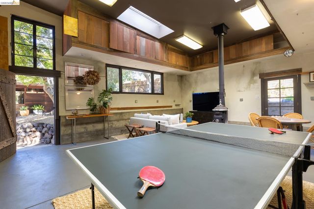 3560 Brunell Dr, Oakland, CA 94602