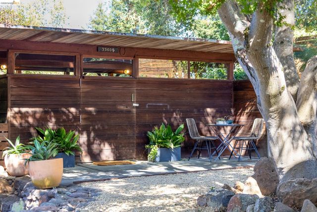 3560 Brunell Dr, Oakland, CA 94602
