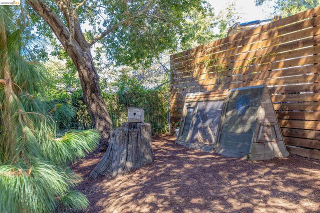 3560 Brunell Dr, Oakland, CA 94602